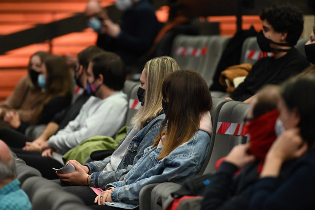 Atmosféru prvého dňa Filmového festivalu iNAKOSTI si môžete pozrieť na fotkách