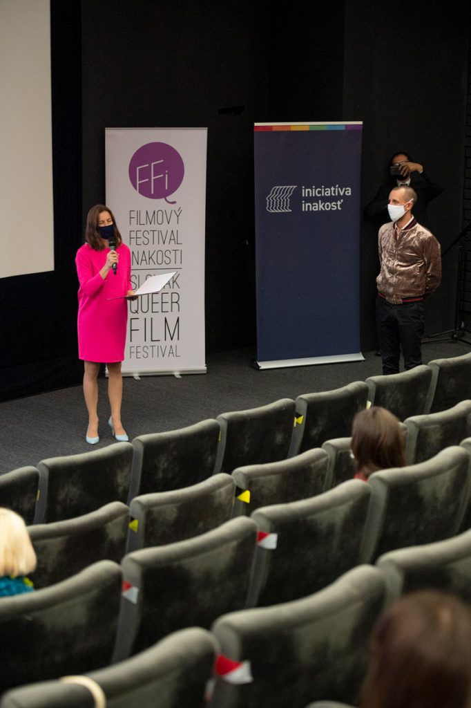 Atmosféru prvého dňa Filmového festivalu iNAKOSTI si môžete pozrieť na fotkách